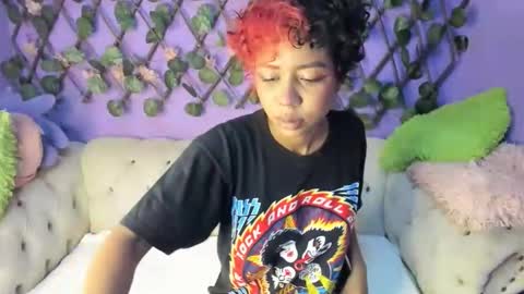 Snapshot of evangely15_ chatting on 09/17/25, 11:23 evangely15_ online show from 09/17/25, 11:23