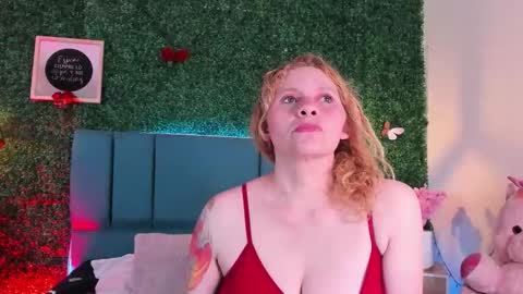 Snapshot of evangelyne_rose chatting on 02/04/26, 07:20 Evangelyne online show from 02/04/26, 07:20