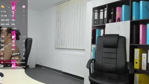 Snapshot of evanoellex chatting on 02/05/25, 01:26 Your Fantasy online show from 02/05/25, 01:26