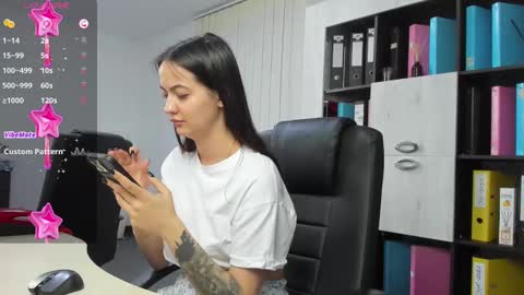 Snapshot of evanoellex chatting on 02/05/25, 04:27 Your Fantasy online show from 02/05/25, 04:27