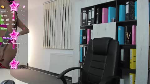 Snapshot of evanoellex chatting on 02/17/25, 01:47 Your Fantasy online show from 02/17/25, 01:47