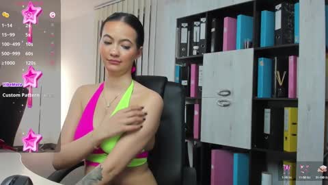 Snapshot of evanoellex chatting on 02/17/25, 04:53 Your Fantasy online show from 02/17/25, 04:53