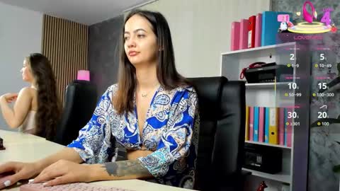 Snapshot of evanoellex chatting on 09/11/25, 06:19 Your Fantasy online show from 09/11/25, 06:19