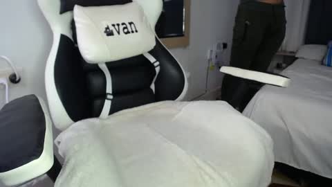 Evan online show from 01/04/25, 11:22