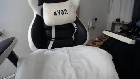 Evan online show from 01/09/25, 05:33