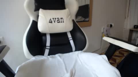 Evan online show from 01/12/25, 08:25