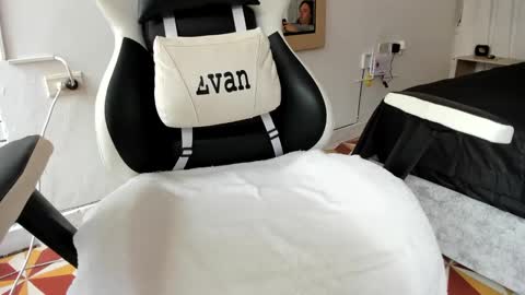 Evan online show from 03/08/25, 03:35