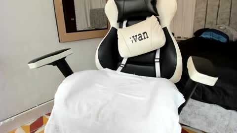 Evan online show from 03/12/25, 07:17