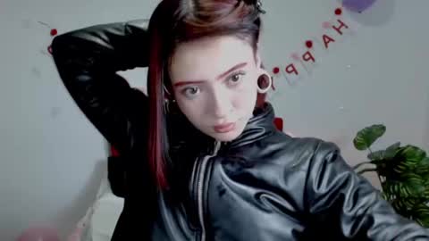 Snapshot of evanss_lx chatting on 09/17/25, 06:53 Evanssa lx online show from 09/17/25, 06:53