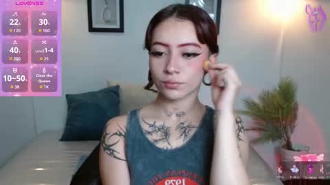 Snapshot of evanss_lx chatting on 11/10/25, 07:02 Evanssa lx online show from 11/10/25, 07:02