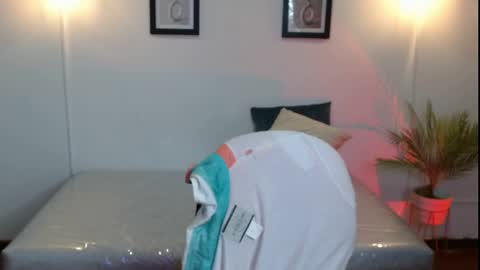 Snapshot of evanss_lx chatting on 11/20/25, 07:35 Evanssa lx online show from 11/20/25, 07:35