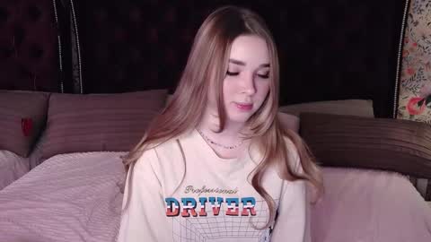 Snapshot of evapeachh chatting on 03/11/25, 04:40 Eva online show from 03/11/25, 04:40