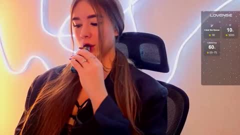 Snapshot of evapuff chatting on 11/14/25, 10:25 evapuff online show from 11/14/25, 10:25