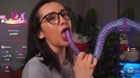 Eva online show from 12/14/25, 03:45