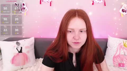 Snapshot of evarey_ chatting on 05/21/26, 05:03 Adelina online show from 05/21/26, 05:03