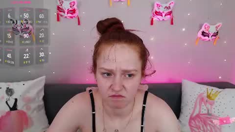 Snapshot of evarey_ chatting on 06/23/26, 05:05 Adelina online show from 06/23/26, 05:05