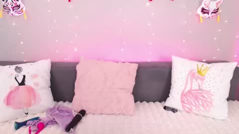 Snapshot of evarey_ chatting on 07/15/26, 04:51 Adelina online show from 07/15/26, 04:51