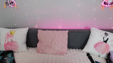Snapshot of evarey_ chatting on 07/24/26, 04:43 Adelina online show from 07/24/26, 04:43