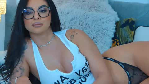 Snapshot of evareyss chatting on 02/12/25, 02:21 evareyss online show from 02/12/25, 02:21