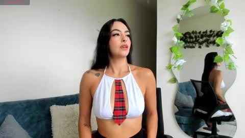 Snapshot of evaritz__ chatting on 06/06/26, 11:48 EVARITZ online show from 06/06/26, 11:48