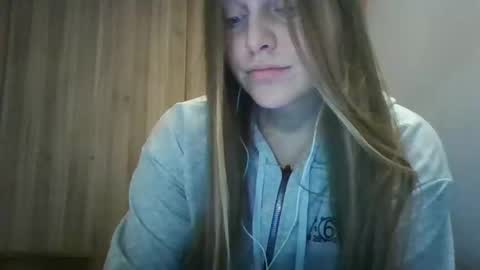 evasapples2026 online show from 01/15/26, 07:06