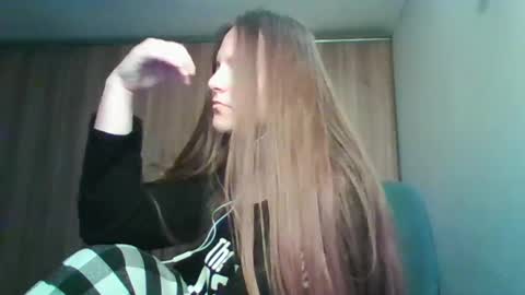 evasapples2026 online show from 04/14/26, 03:18