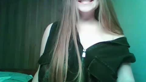 evasapples2026 online show from 04/22/26, 07:59