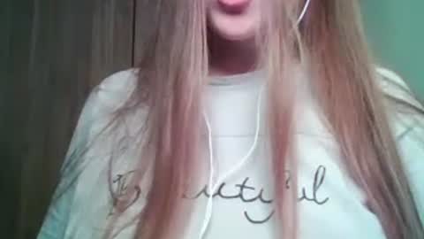 Snapshot of evasapples2026 chatting on 06/13/26, 08:40 evasapples2026 online show from 06/13/26, 08:40