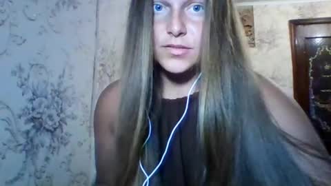 Snapshot of evasapples2026 chatting on 07/18/26, 05:28 evasapples2026 online show from 07/18/26, 05:28