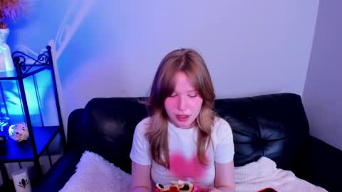 Snapshot of evastevs chatting on 12/15/24, 01:13 Eva online show from 12/15/24, 01:13