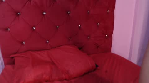 Eva    Instagram evasummer 1 online show from 01/04/25, 09:43