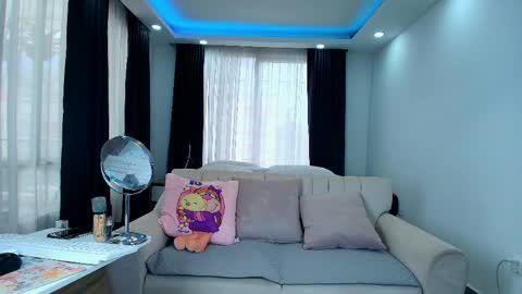 Snapshot of evasweet__ chatting on 05/21/26, 12:01 EVA LUNA online show from 05/21/26, 12:01