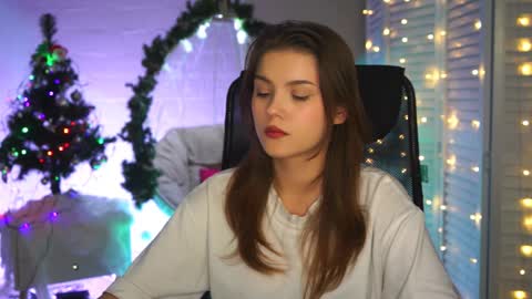 Snapshot of evathopson chatting on 12/27/24, 03:26 Eva  next stream -  - 1600 UTC2000  online show from 12/27/24, 03:26