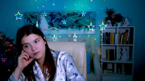 Snapshot of evathopson chatting on 03/04/25, 11:08 Eva  next stream -  - 1600 UTC2000  online show from 03/04/25, 11:08