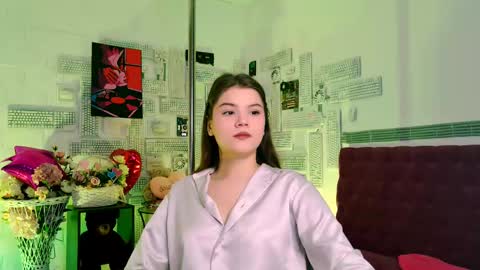 Snapshot of evathopson chatting on 03/08/25, 11:27 Eva  next stream -  - 1600 UTC2000  online show from 03/08/25, 11:27