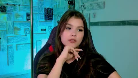 Snapshot of evathopson chatting on 09/26/25, 12:09 Eva  next stream -  - 1600 UTC2000  online show from 09/26/25, 12:09