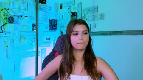 Snapshot of evathopson chatting on 09/30/25, 11:04 Eva  next stream -  - 1600 UTC2000  online show from 09/30/25, 11:04