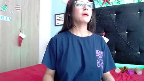 Snapshot of evatits_1 chatting on 12/20/24, 01:00 Eva Carter online show from 12/20/24, 01:00