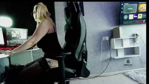 evavibe online show from 04/24/26, 07:11