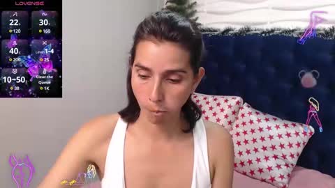 Snapshot of evawilliams_ chatting on 12/14/24, 02:45 Eva online show from 12/14/24, 02:45