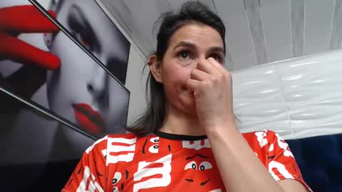 Snapshot of evawilliams_ chatting on 02/14/25, 06:56 Eva online show from 02/14/25, 06:56