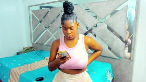 Snapshot of evaxemma chatting on 11/01/25, 01:02 Eva And Emmanuel online show from 11/01/25, 01:02