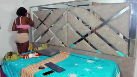 Snapshot of evaxemma chatting on 11/02/25, 01:02 Eva And Emmanuel online show from 11/02/25, 01:02