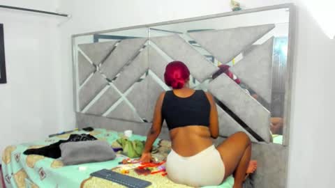 Snapshot of evaxemma chatting on 11/08/25, 01:11 Eva And Emmanuel online show from 11/08/25, 01:11