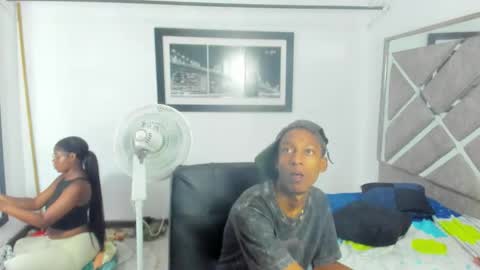 Snapshot of evaxemma chatting on 12/16/25, 01:27 Eva And Emmanuel online show from 12/16/25, 01:27