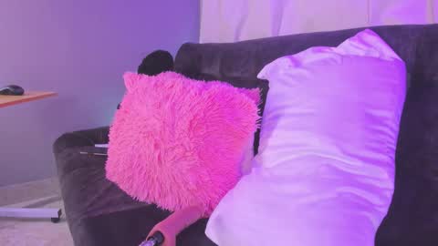 Eva Queen online show from 12/17/25, 09:04