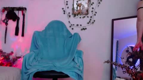 Eve Blue  friends. IG eve blue77 TW EveBlue 1 OF eveblue7 online show from 10/25/25, 02:08