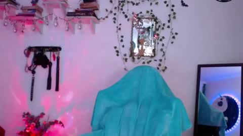 Eve Blue  friends. IG eve blue77 TW EveBlue 1 OF eveblue7 online show from 11/05/25, 02:33