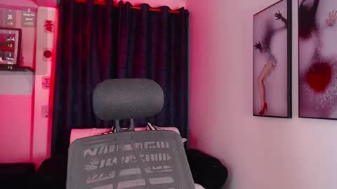 Evee online show from 12/20/25, 11:23