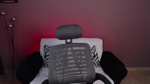 Evee online show from 04/22/26, 03:35